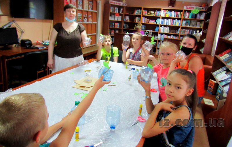 В Запорожской библиотеке детям рассказали о традициях праздника Спас