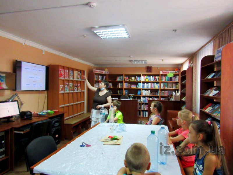В Запорожской библиотеке детям рассказали о традициях праздника Спас