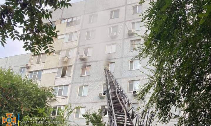 В Запорожской области в многоэтажке вспыхнул пожар: есть погибшие (ФОТО)