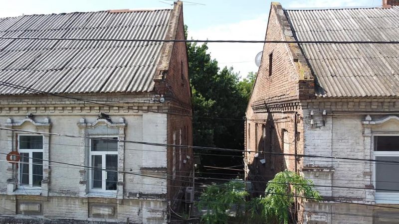 Запорожский фотограф показал, как выглядит уникальный дом с аркой, построенный в конце XIX века - фото, видео