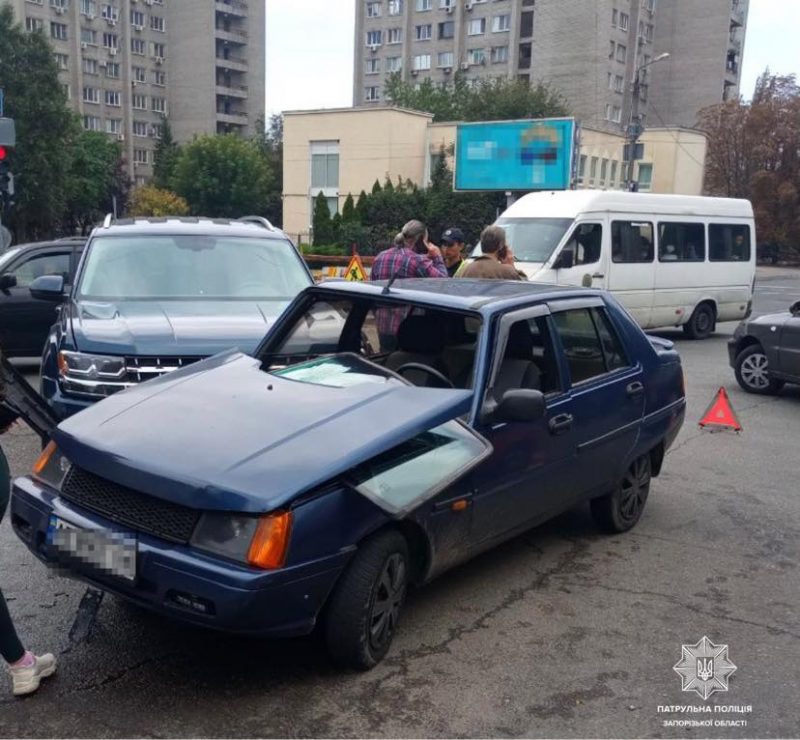 19-летняя жительница Запорожья ездила без прав и попала в аварию 
