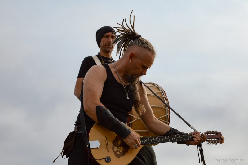 На вершине древней горы в Запорожской области сыграла рок-группа из Киева - фото, видео