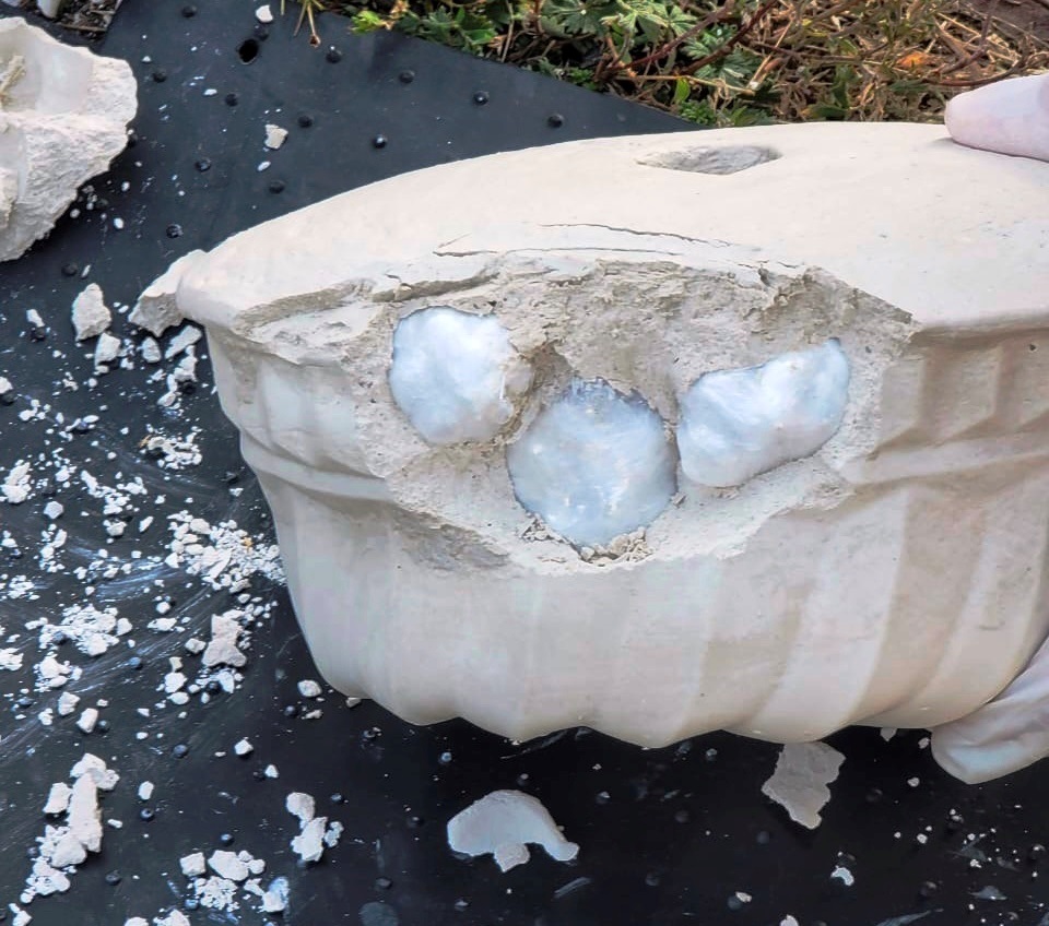 Наркотики в гипсовых скульптурах: в Запорожье присекли контрабанду метадона (ФОТО)