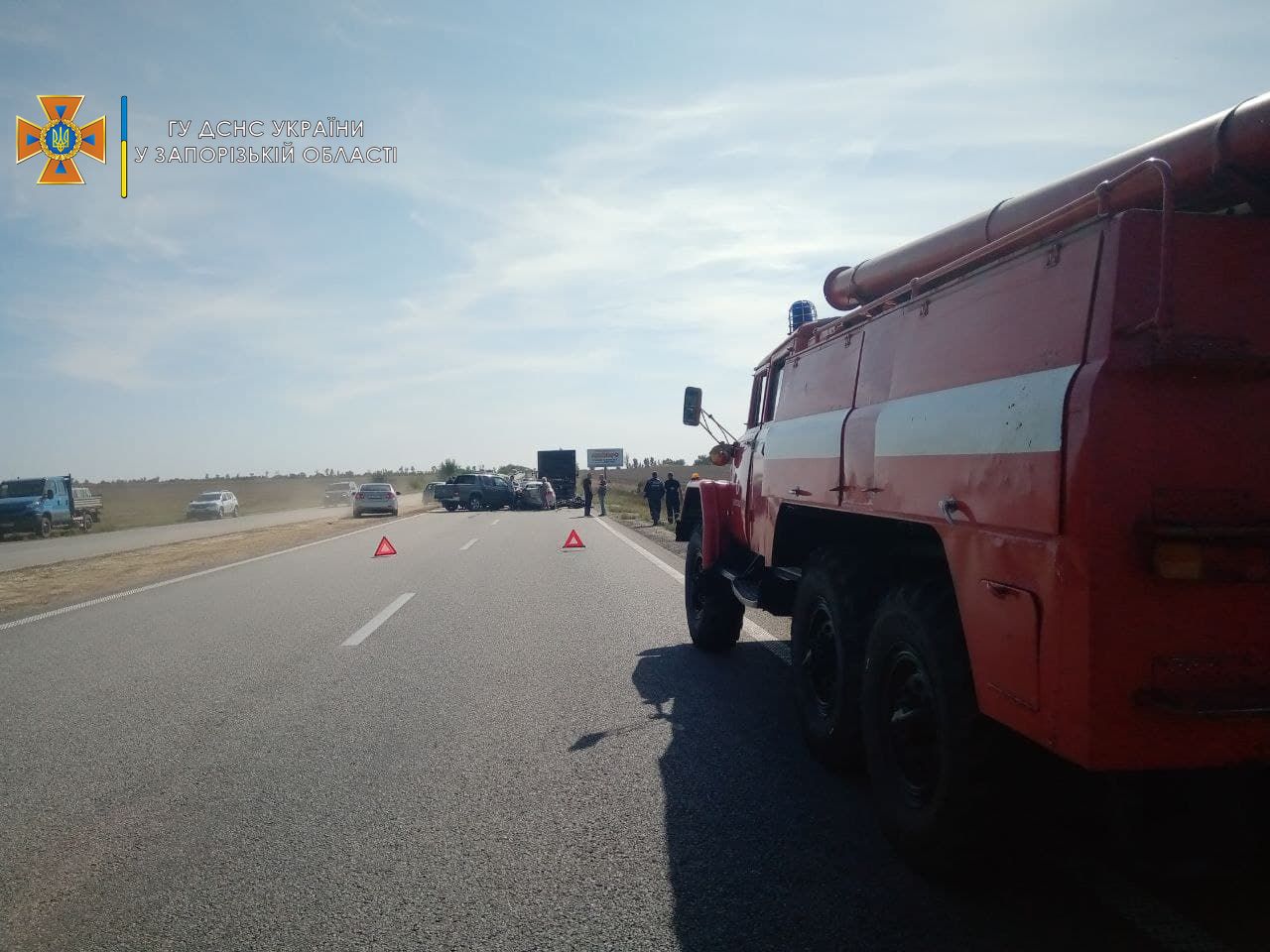 Сразу 6 транспортных средств: в сети появились ФОТО с места массовой аварии на запорожской трассе
