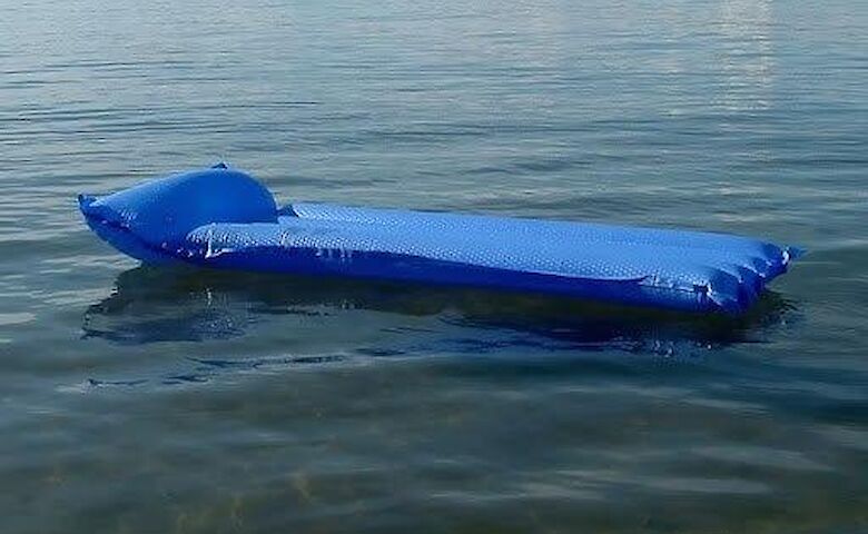 В Бердянске ребенка унесло в открытое море на надувном матрасе