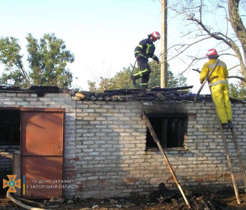 В Мелитопольском районе спасатели ликвидировали пожар в частном домовладении