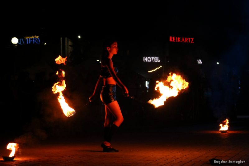 В Запорожье показали зрелищное огненное шоу - фото