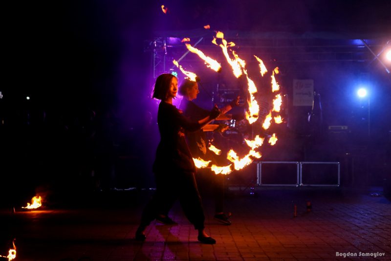 В Запорожье показали зрелищное огненное шоу - фото