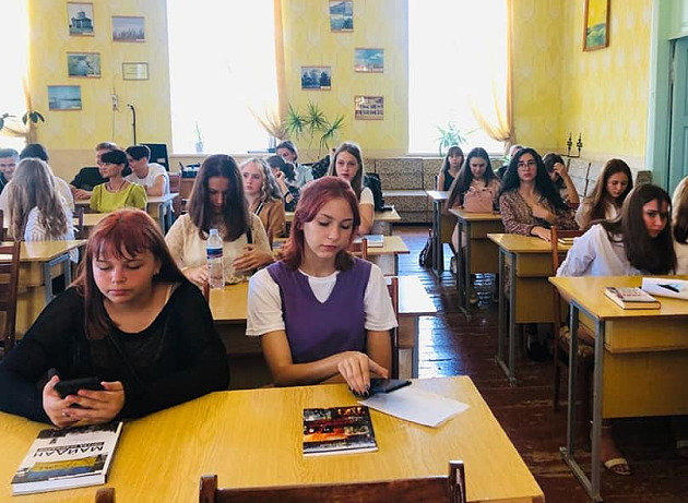 В Запорожской области лицеисты на уроки приходят в библиотеку