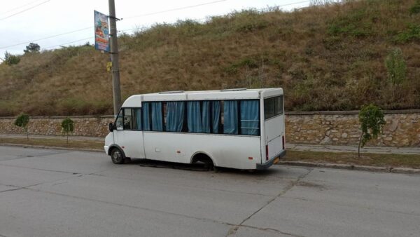 В Запорожской области у маршрутки на ходу отпало колесо (ФОТО)