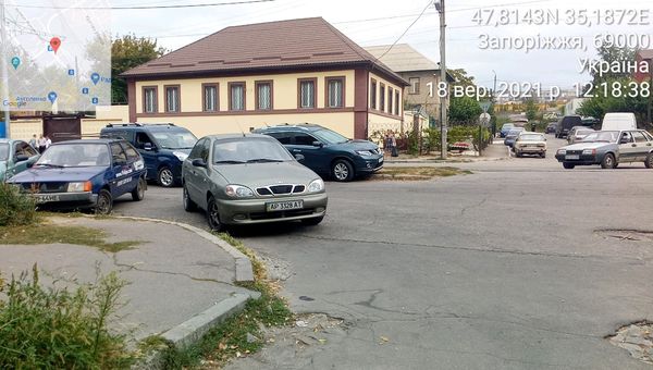 За выходные более пятидесяти запорожских водителей нарушили правила парковки  