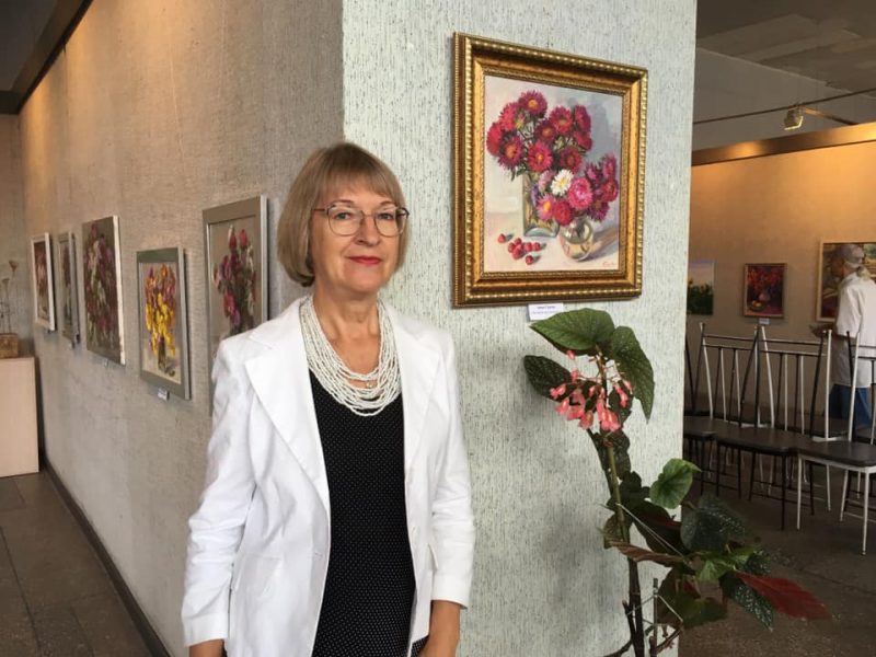 Запорожские художники показали цветочную палитру ушедшего лета