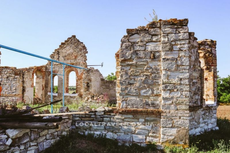 В Черниговке сохранились руины храма Покрова Пресвятой Богородицы