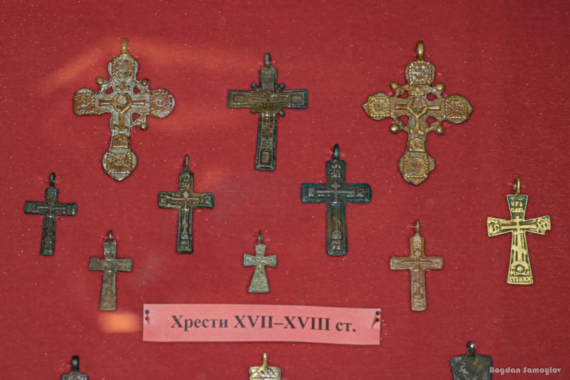 В Запорожье показали уникальную икону и кресты, которые носили казаки - фото