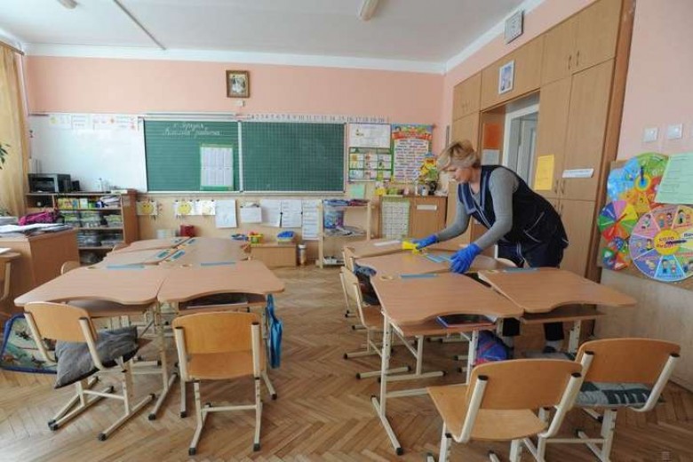 В Запорожье школьникам вновь продлили осенние каникулы