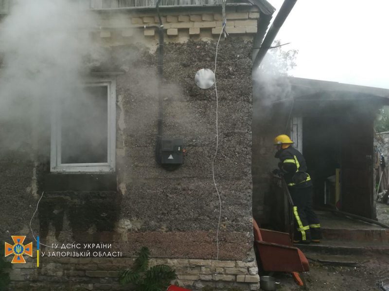 случился пожар в частном доме в Мелитополе
