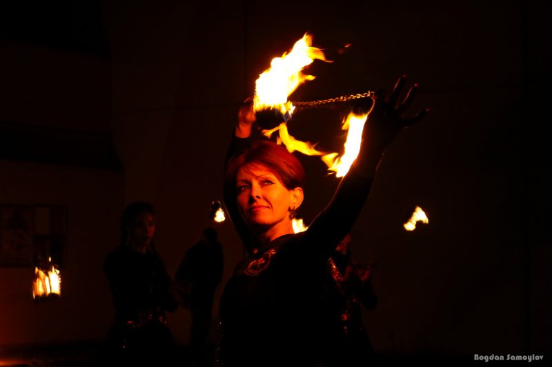 апорожцам показали зрелищное шоу и рассказали, как стать частью театра огня