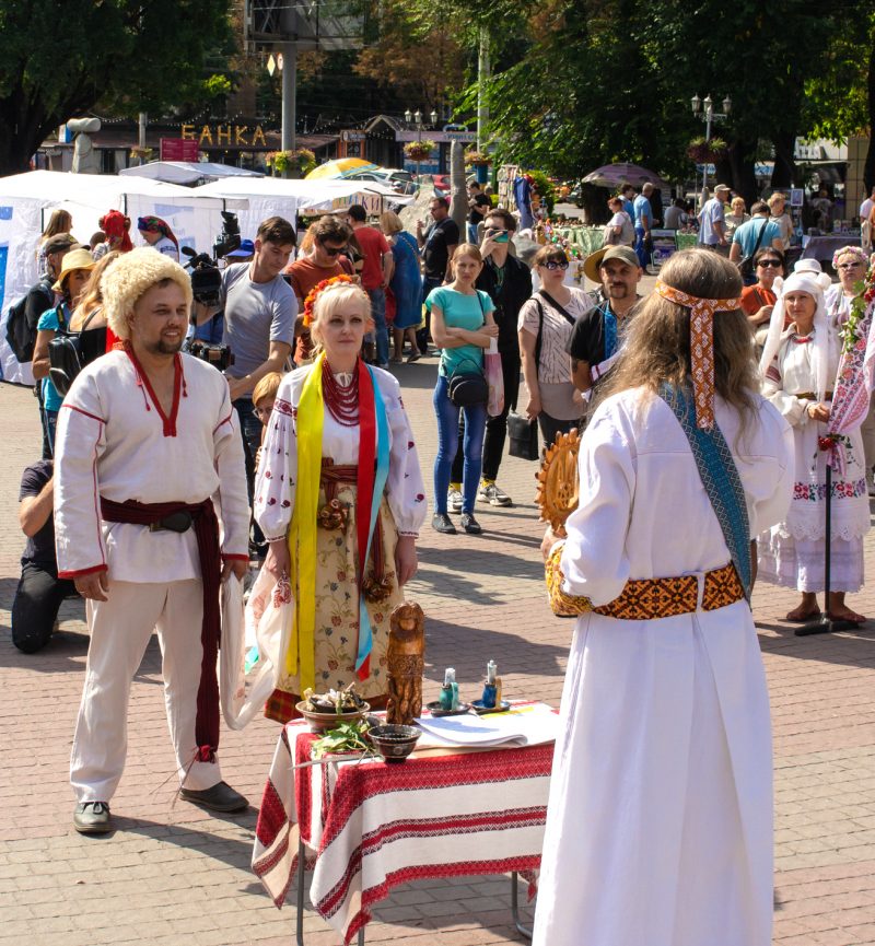 Запорожская пара планирует обвенчаться по свадебным традициям разных регионов Украины