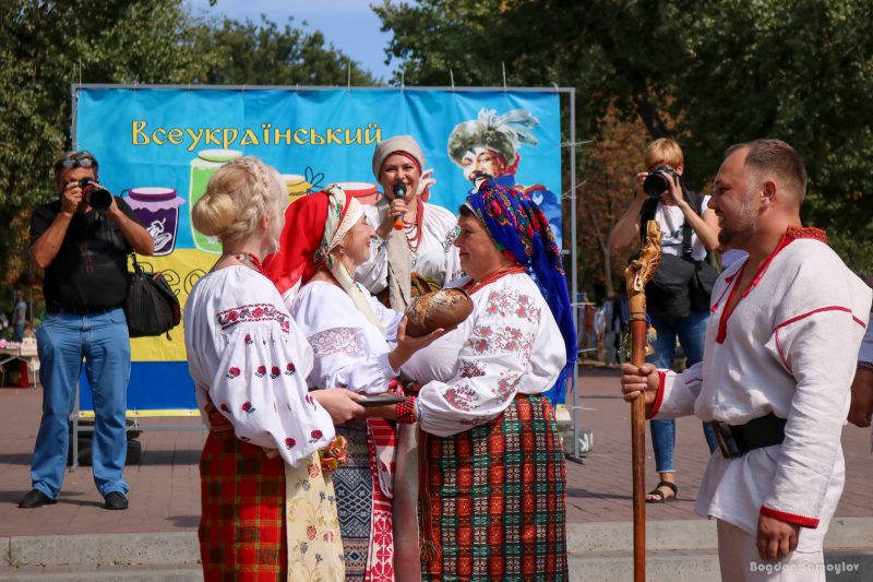 Запорожская пара планирует обвенчаться по свадебным традициям разных регионов Украины