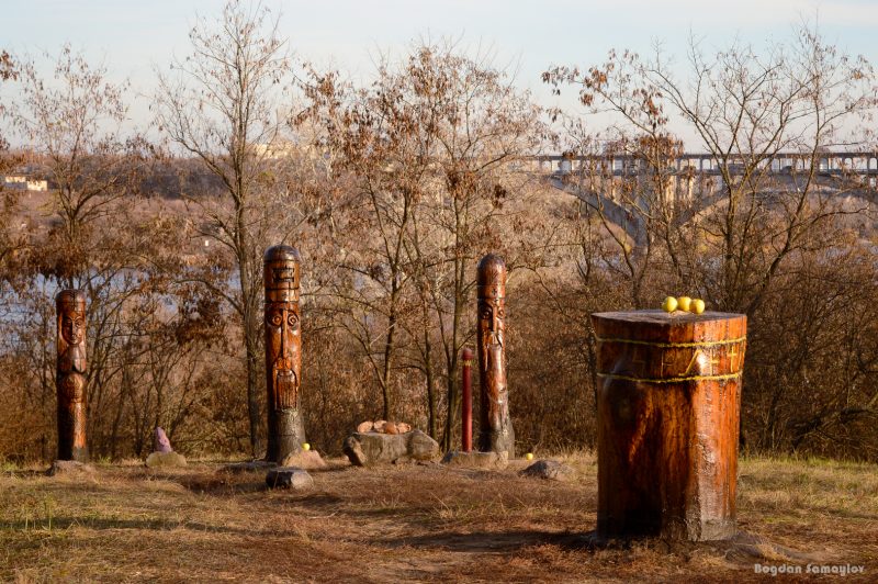 Запорожский фотограф показал, как на Хортице выглядят языческие святилища - фото 