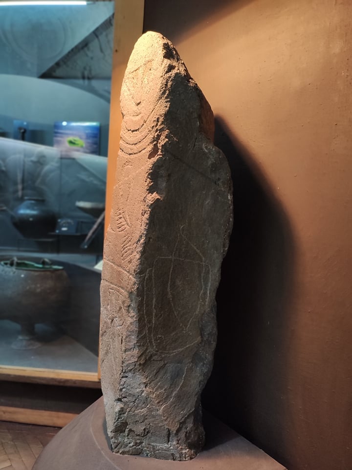 Как выглядит каменная стела скифского воина, которая хранится в запорожском музее - фото