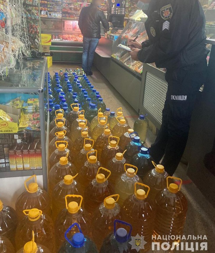 В курортном городе Запорожской области в магазине продавали поддельный алкоголь и сигареты