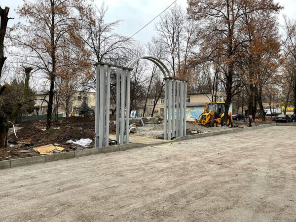 В Шевченковском районе Запорожья строят сквер за 4 миллиона гривен (ФОТО)