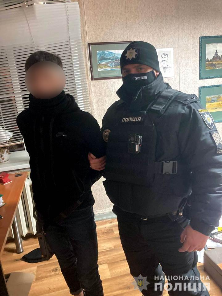 В Запорожье двое иностранцев пытались выкрасть сейф из офиса