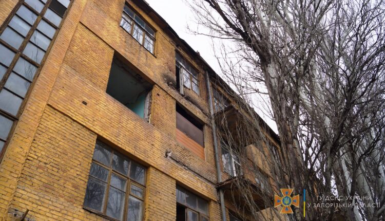 В Запорожье рухнул балкон: погиб человек (ФОТО)