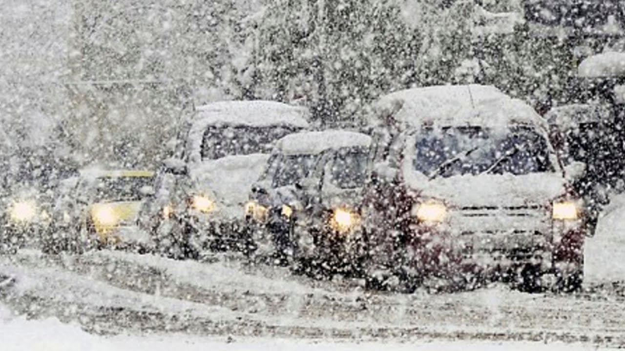 Непогода в Запорожской области: на дорогах гололед и снег, но проехать можно