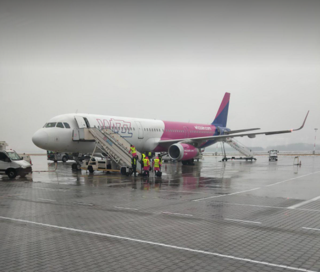 Самолет "Катовице-Запорожье" совершил экстренную посадку в Киеве