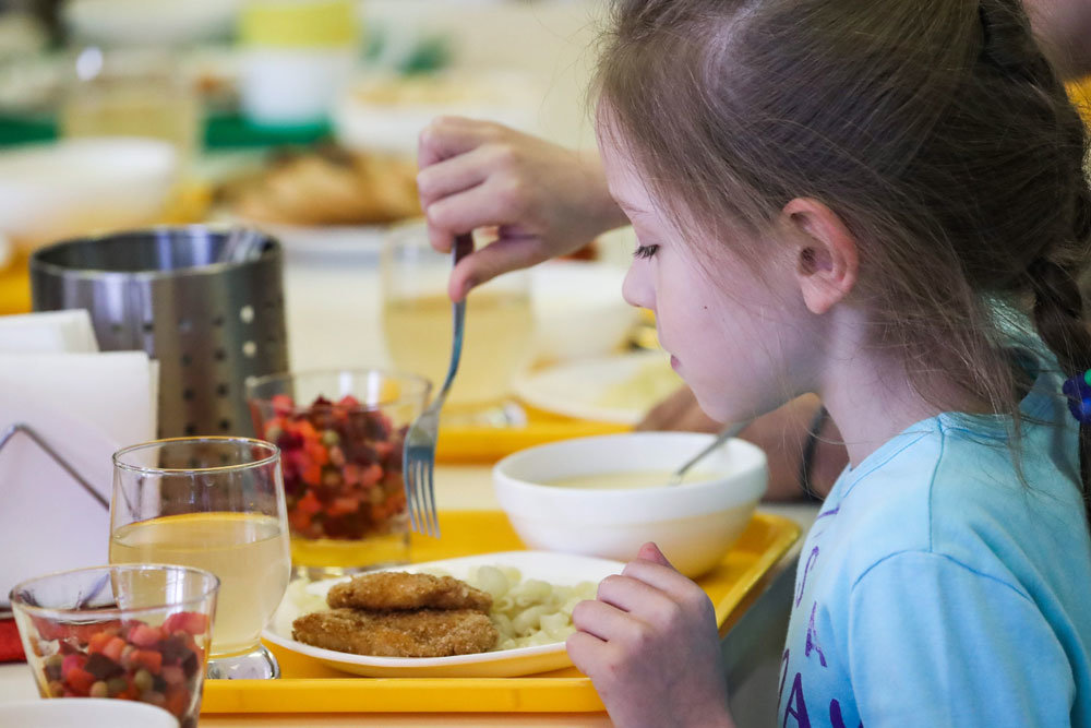 В Запорожье пересмотрели расходы на бесплатное питание для школьников и детсадовцев
