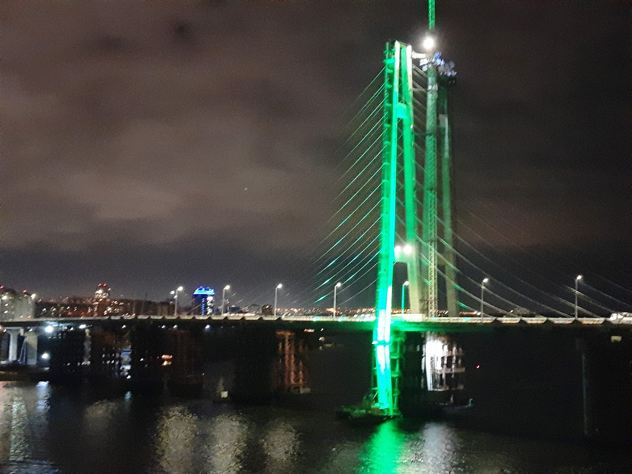 В Запорожье вантовый мост будут освещать разноцветной LED–подсветкой: как это будет выглядеть (ФОТО)