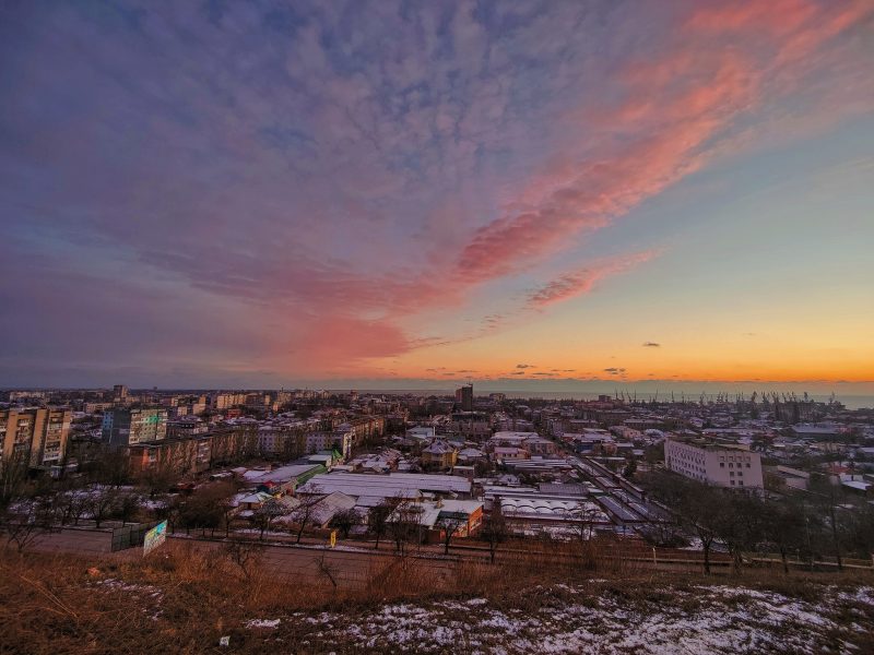 Фотограф показала волшебный закат в курортном городе Запорожской области- фото 