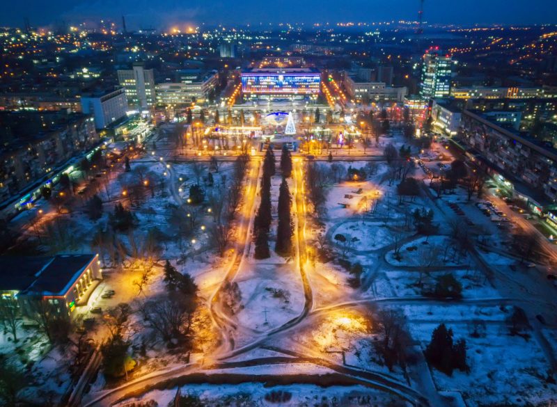  Как в Запорожье выглядит новогодняя площадь Фестивальная с высоты птичьего полета - фото 