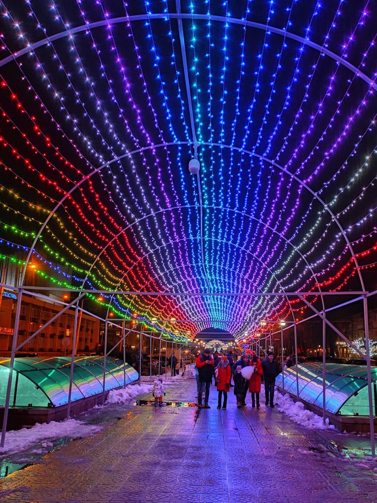Новогодняя локация на бульваре Шевченко в Запорожье выглядит сказочно - фото 