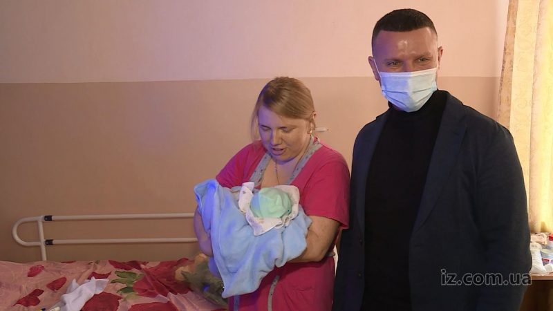 Первым в новом году в Запорожье родился мальчик - фото