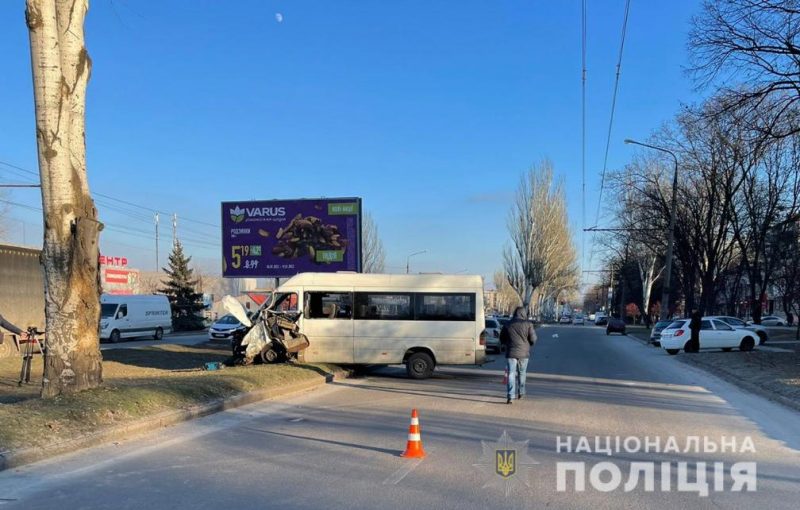 Сегодня днем в Коммунарском районе произошла авария с маршруткой