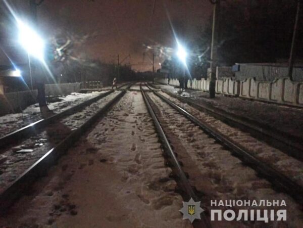 В Запорожье поезд насмерть сбил пенсионерку: женщина не слышала сигнал