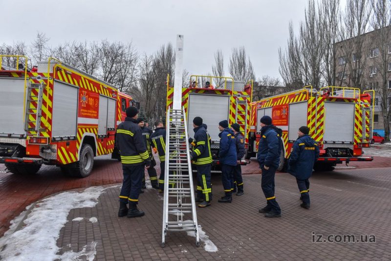 В Запорожской области спасатели получили новые спецавтомобили 