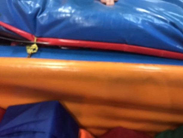 В запорожском детском центре ребенок разбил голову (ФОТО)
