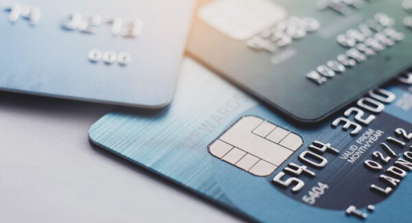 Запорожцев заставят платить налоги на неофициальные доходы: в январе стартуют проверки банковских карт