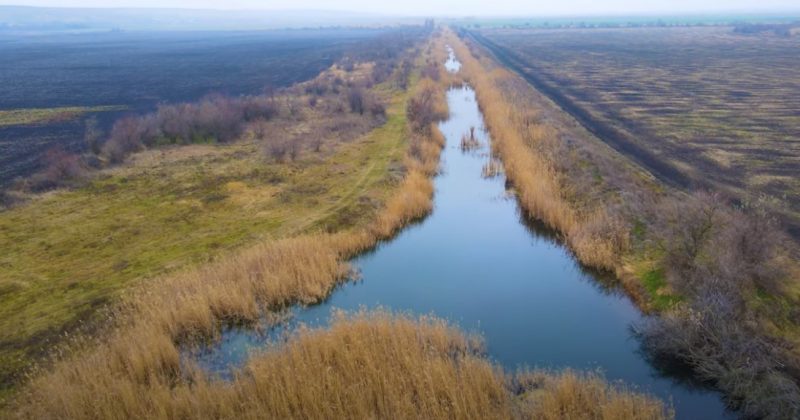 Как в Запорожской области с высоты птичьего полета выглядит река Молочная - видео 