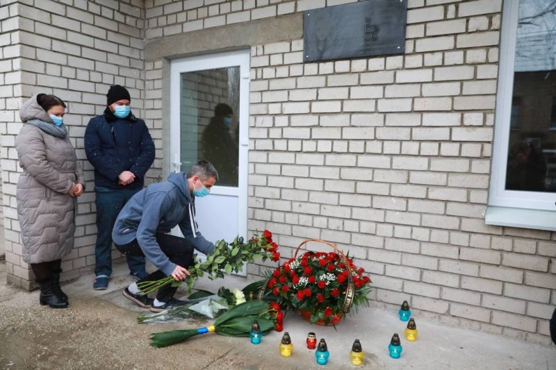 В Запорожье почтили память погибших на пожаре в запорожской инфекционной больнице