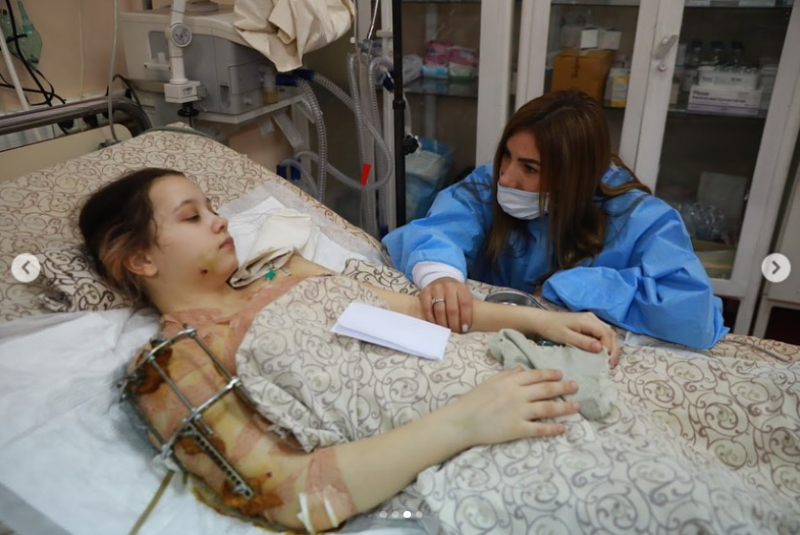 15-річна Маша, що внаслідок обстрілу росіян втратила ногу, може вилетіти на лікування в Бостон