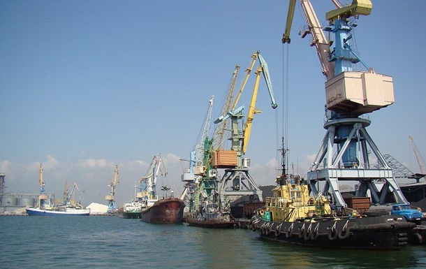 Российские захватчики угнали пять кораблей из порта Бердянска