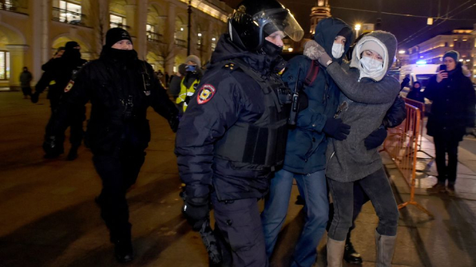 У Росії продовжують затримувати учасників "антивоєнних" мітингів: за добу 724 людини