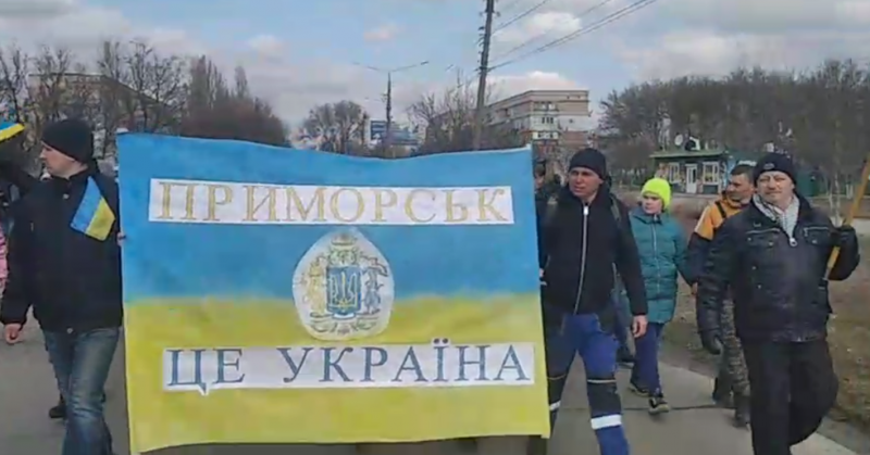 Жителі курортного міста Запорізької області вийшли на мітинг в підтримку Мелітополя - відео