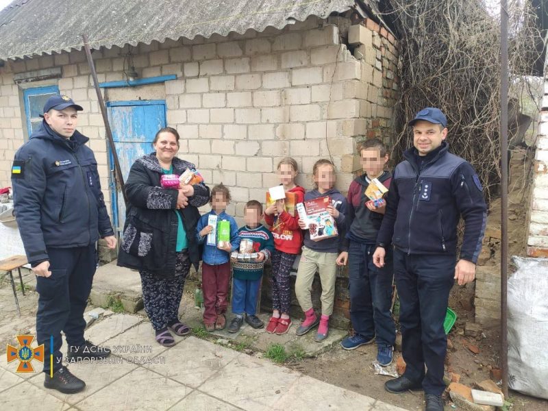 Рятувальники передали гуманітарну допомогу мешканцям Василівки