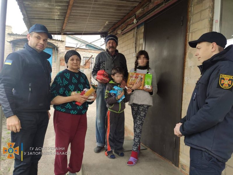 Рятувальники передали гуманітарну допомогу мешканцям Василівки